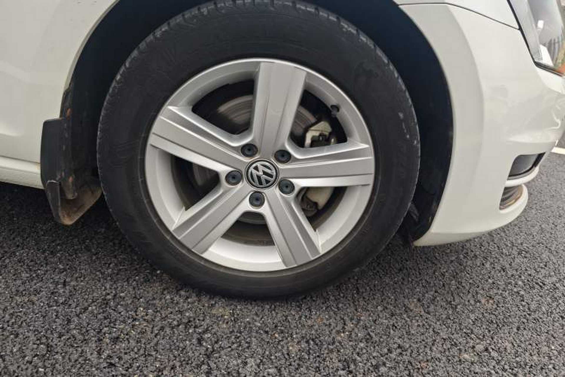 Used Volkswagen Golf 2017 230TSI Automatic Comfort Edition – Celebrating Milestone of One Million Units Right Front Wheel Hub