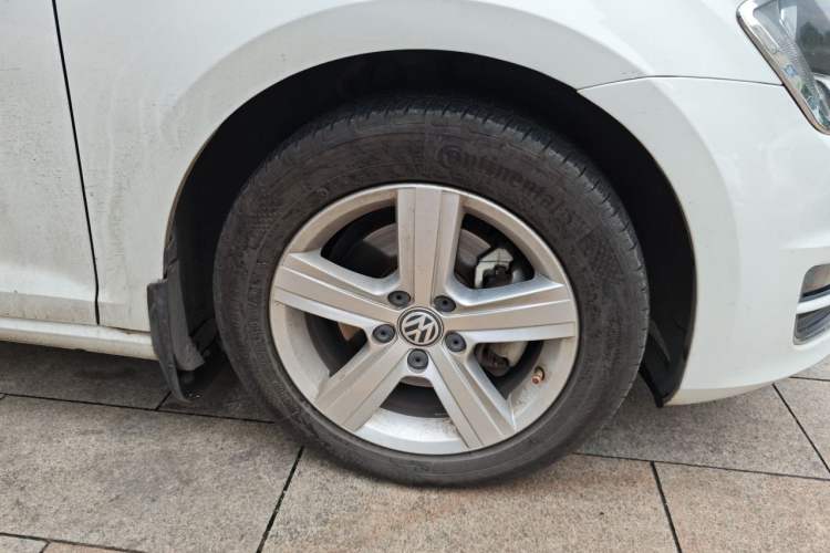 Used Volkswagen Golf 2017 230TSI Automatic Comfort Edition – Celebrating Milestone of One Million Units Right Front Wheel Hub