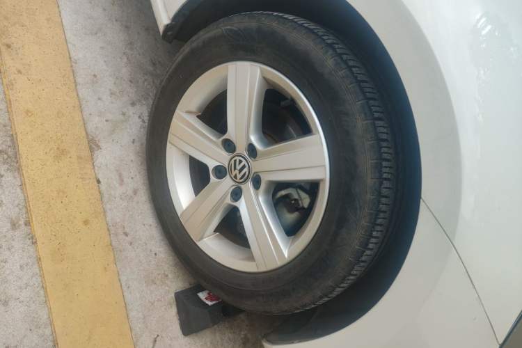 Used Volkswagen Golf 2017 230TSI Automatic Comfort Edition – Celebrating Milestone of One Million Units Right Front Wheel Hub