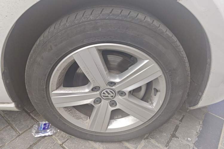 Used Volkswagen Golf 2017 230TSI Automatic Comfort Edition – Celebrating Milestone of One Million Units Right Front Wheel Hub