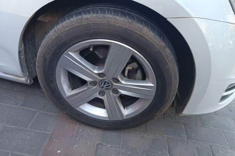 Used Volkswagen Golf 2017 230TSI Automatic Comfort Edition – Celebrating Milestone of One Million Units Right Front Wheel Hub