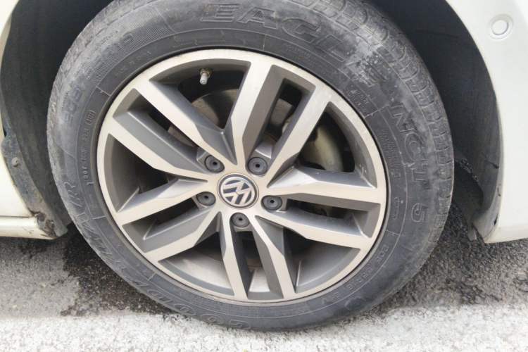 Used Volkswagen Golf 2017 230TSI Automatic Luxury Million-Vehicle Commemorative Edition Right Front Wheel Hub