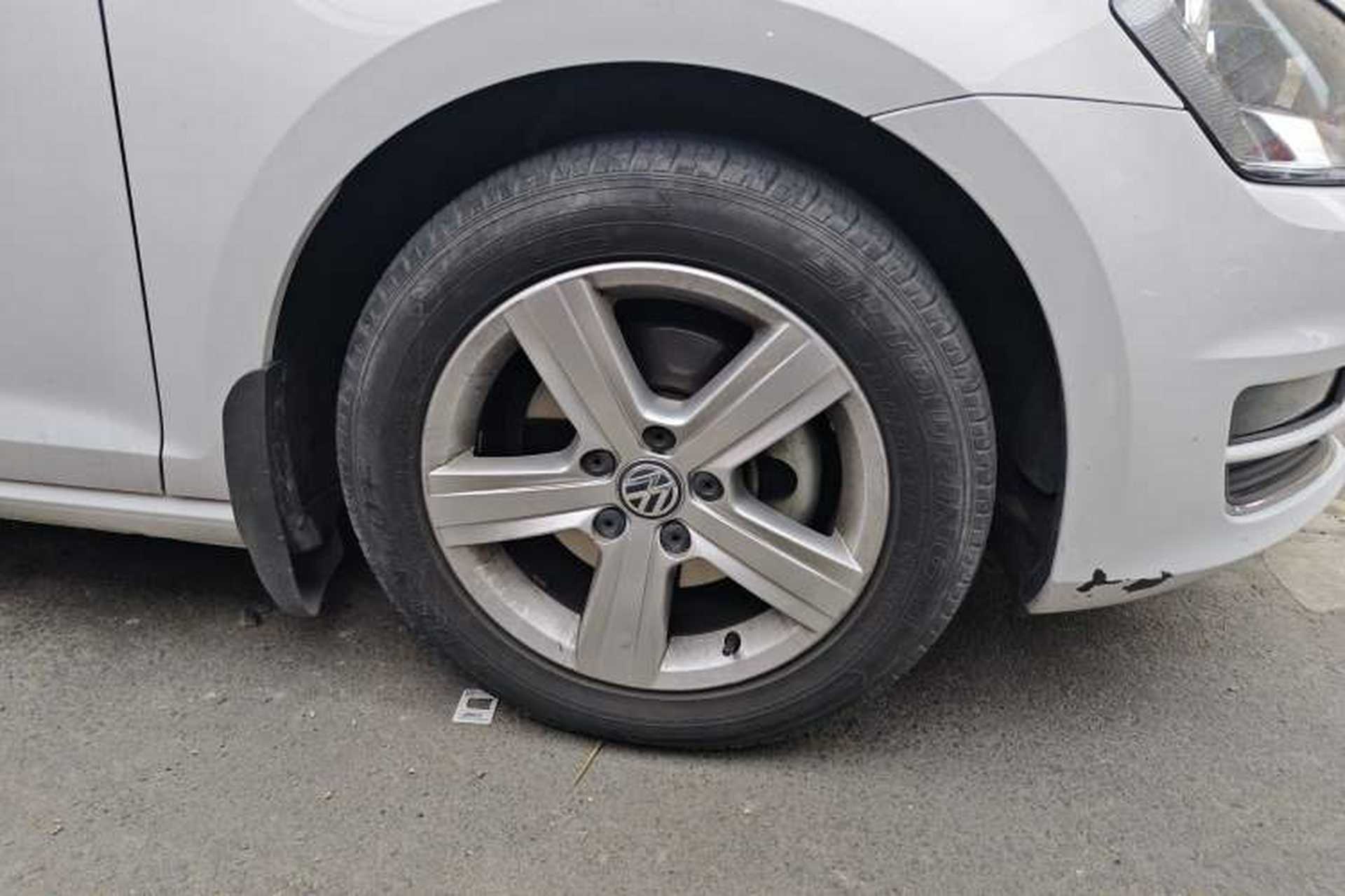 Used Volkswagen Golf 2017 1.6L Automatic Comfort Million-Vehicle Anniversary Edition Right Front Wheel Hub