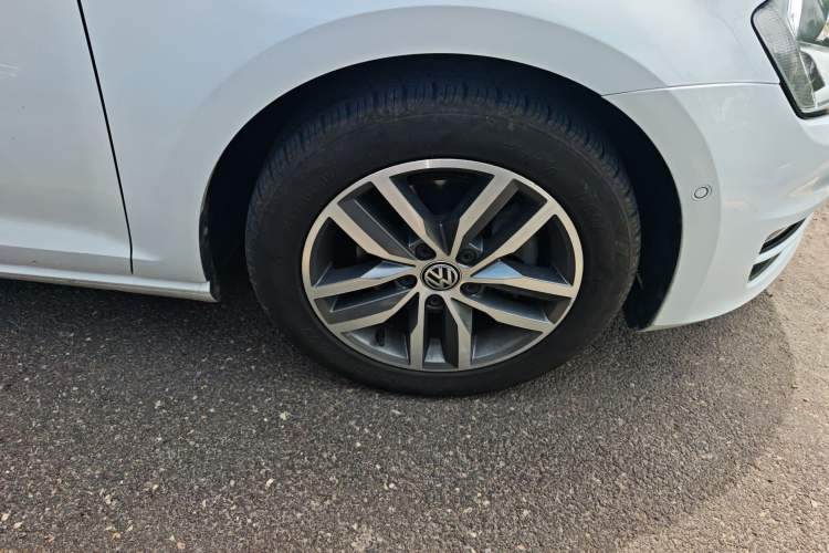 Used Volkswagen Golf 2017 230TSI Automatic Luxury Million-Vehicle Commemorative Edition Right Front Wheel Hub