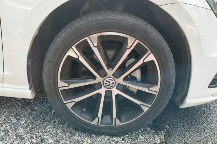 Used Volkswagen Golf 2017 280TSI Automatic R-Line Million-Vehicle Commemorative Edition Right Front Wheel Hub