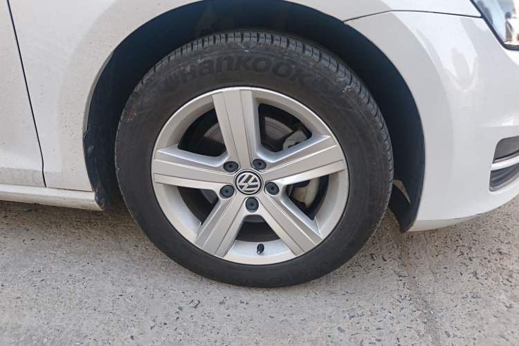 Used Volkswagen Golf 2017 230TSI Automatic Comfort Edition – Celebrating Milestone of One Million Units Right Front Wheel Hub