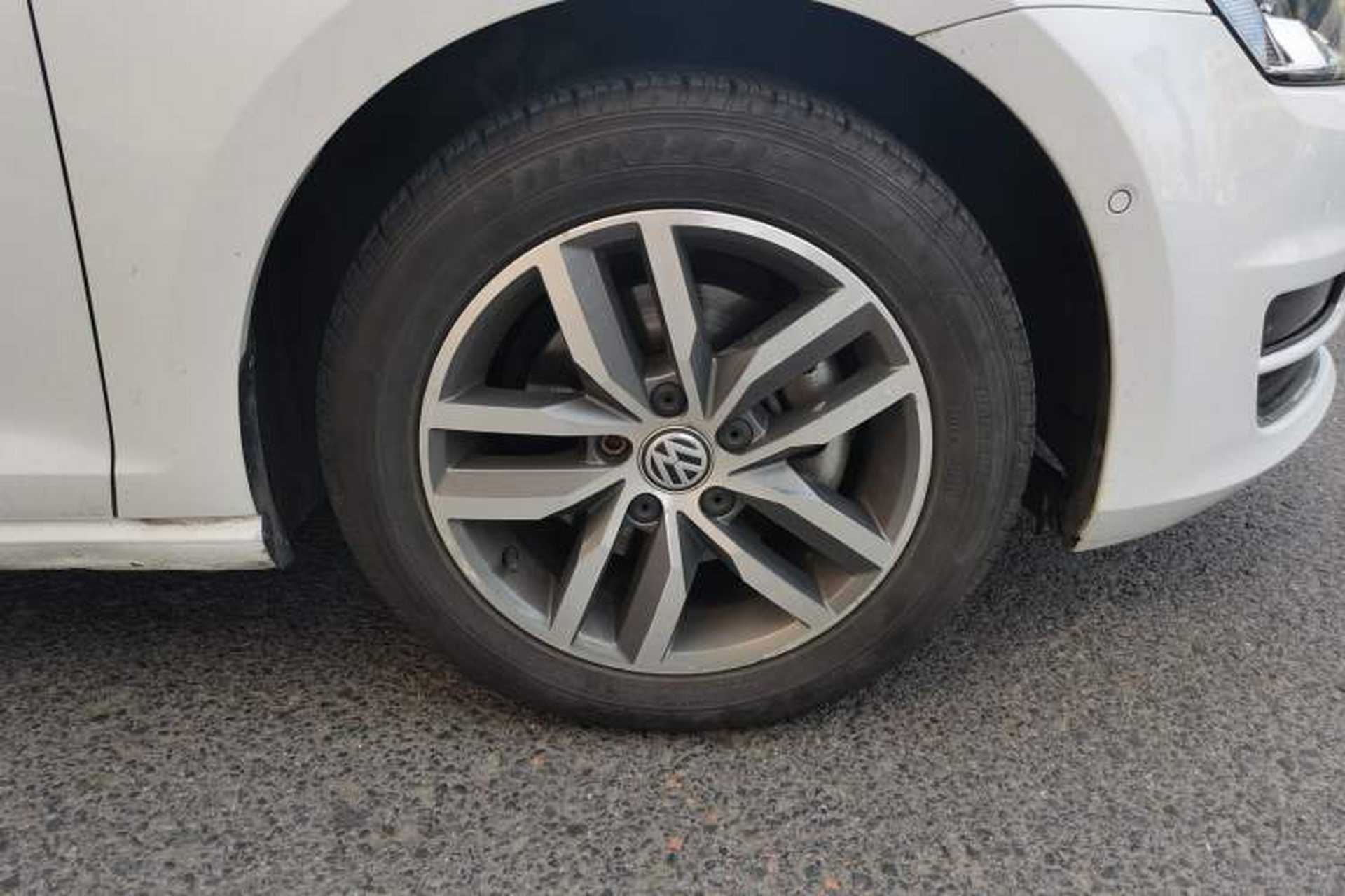 Used Volkswagen Golf 2017 230TSI Automatic Luxury Million-Vehicle Commemorative Edition Right Front Wheel Hub