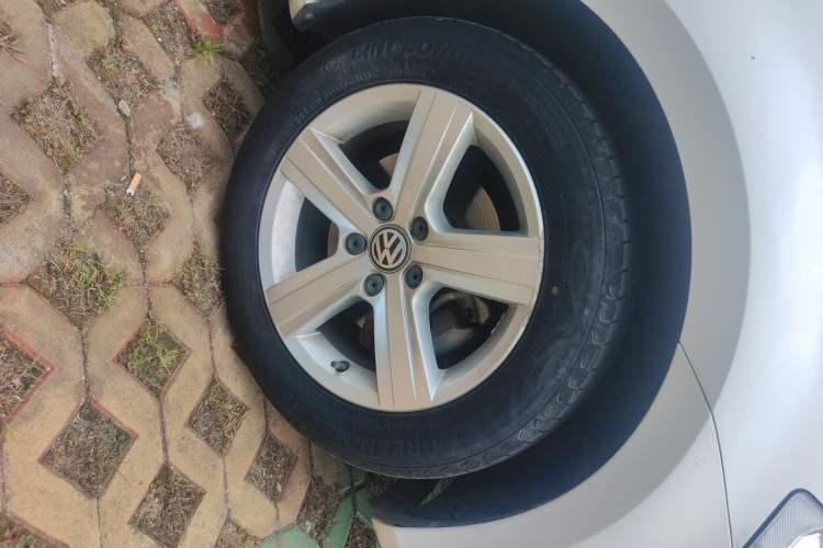 Used Volkswagen Golf 2017 230TSI Automatic Comfort Edition – Celebrating Milestone of One Million Units Right Front Wheel Hub