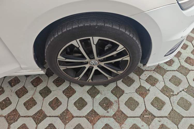 Used Volkswagen Golf 2017 280TSI Automatic R-Line Million-Vehicle Commemorative Edition Right Front Wheel Hub