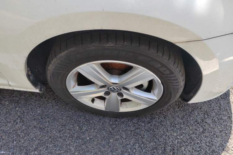 Used Volkswagen Golf 2017 230TSI Automatic Comfort Edition – Celebrating Milestone of One Million Units Right Front Wheel Hub