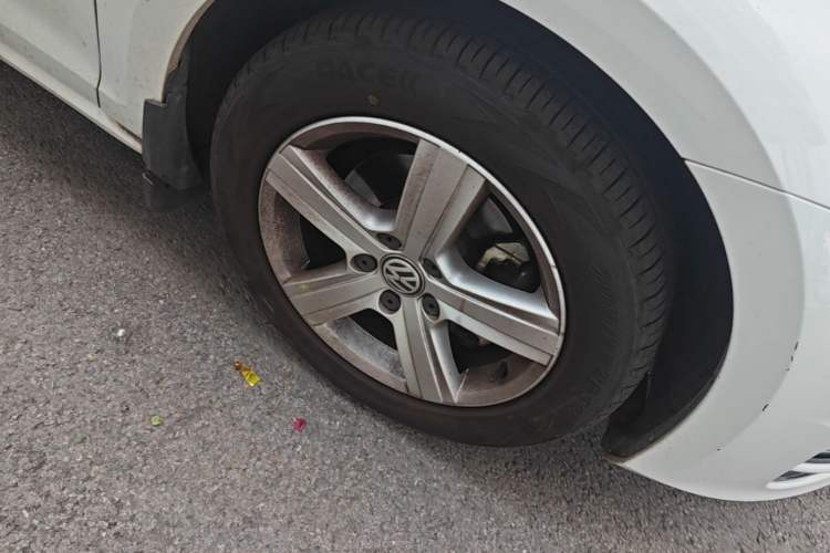 Used Volkswagen Golf 2017 230TSI Manual Comfort Edition – Celebrating Milestone of One Million Units Right Front Wheel Hub
