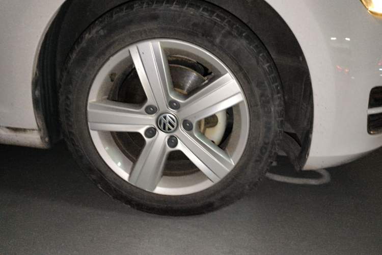 Used Volkswagen Golf 2017 230TSI Automatic Comfort Edition – Celebrating Milestone of One Million Units Right Front Wheel Hub