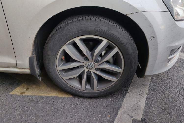 Used Volkswagen Golf 2017 230TSI Automatic Luxury Million-Vehicle Commemorative Edition Right Front Wheel Hub
