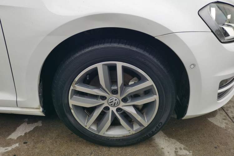 Used Volkswagen Golf 2017 230TSI Automatic Luxury Million-Vehicle Commemorative Edition Right Front Wheel Hub