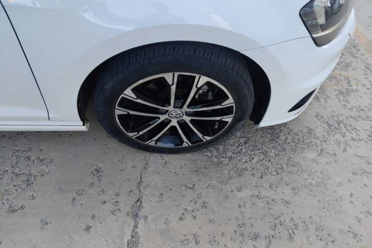 Used Volkswagen Golf 2017 280TSI Automatic R-Line Million-Vehicle Commemorative Edition Right Front Wheel Hub