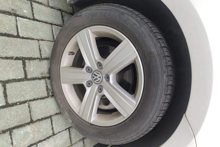Used Volkswagen Golf 2017 1.6L Automatic Comfort Million-Vehicle Anniversary Edition Right Front Wheel Hub