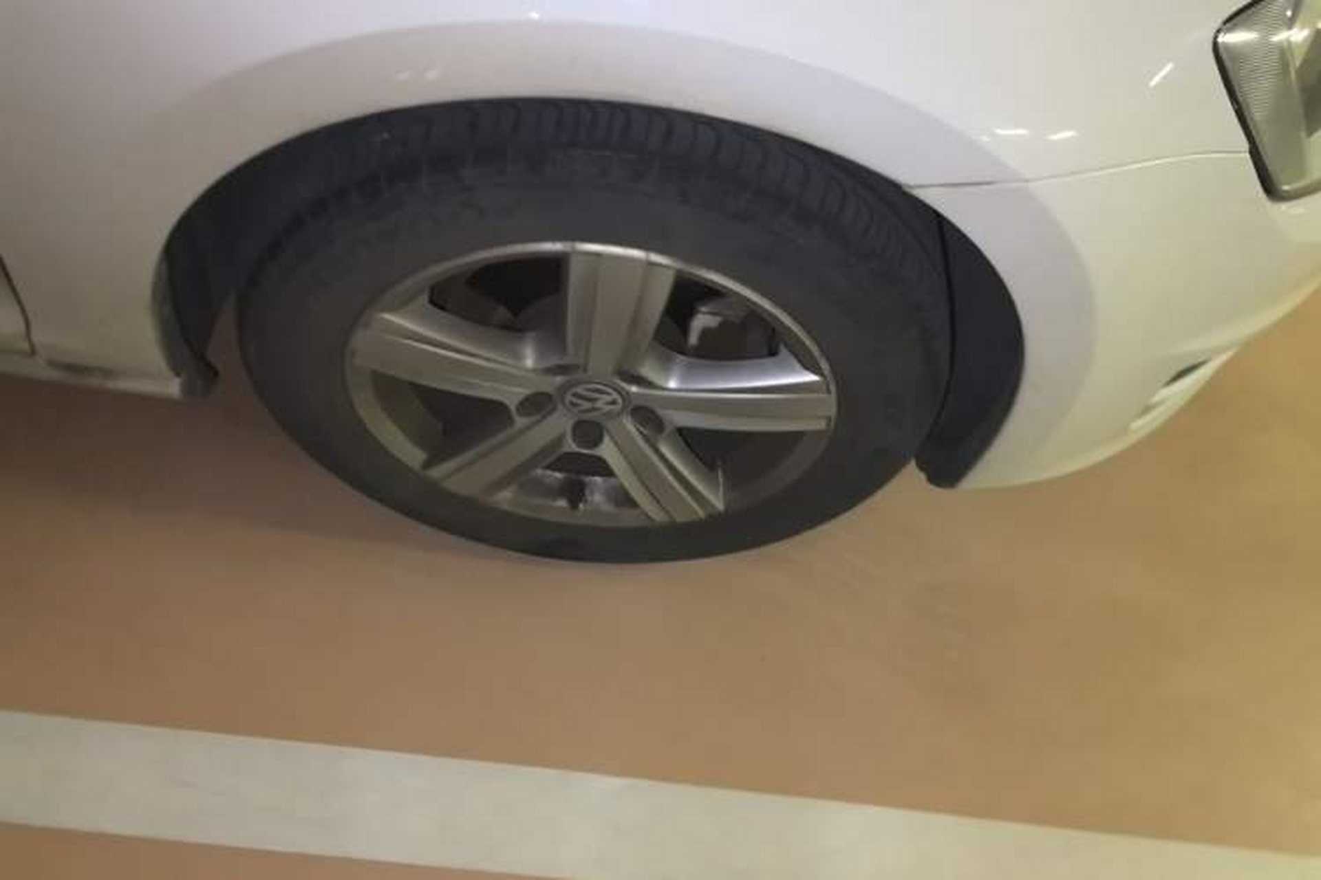 Used Volkswagen Golf 2017 1.6L Automatic Comfort Million-Vehicle Anniversary Edition Right Front Wheel Hub