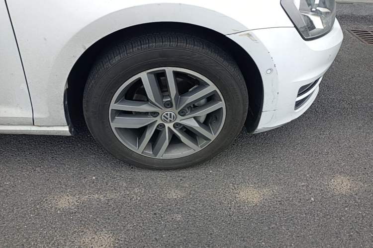 Used Volkswagen Golf 2017 230TSI Automatic Luxury Million-Vehicle Commemorative Edition Right Front Wheel Hub