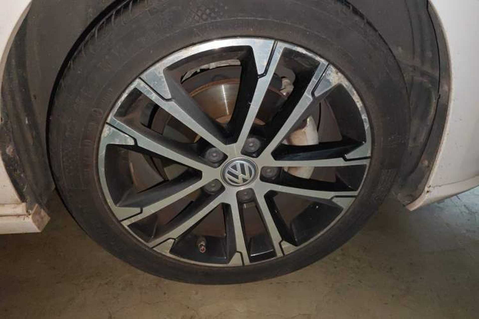 Used Volkswagen Golf 2017 280TSI Automatic R-Line Million-Vehicle Commemorative Edition Right Front Wheel Hub
