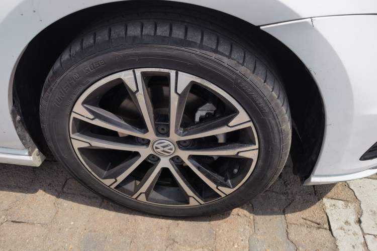 Used Volkswagen Golf 2017 280TSI Automatic R-Line Million-Vehicle Commemorative Edition Right Front Wheel Hub