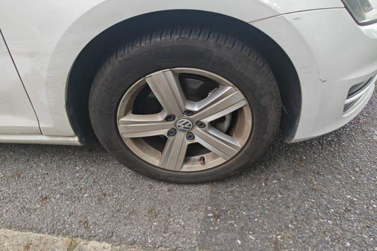 Used Volkswagen Golf 2017 230TSI Automatic Comfort Edition – Celebrating Milestone of One Million Units Right Front Wheel Hub