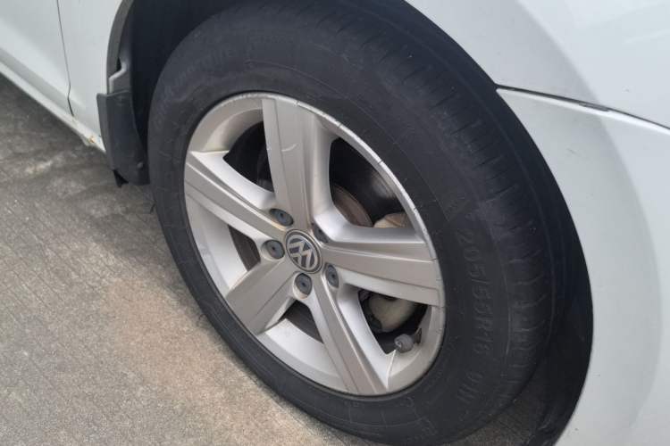 Used Volkswagen Golf 2017 1.6L Automatic Comfort Million-Vehicle Anniversary Edition Right Front Wheel Hub