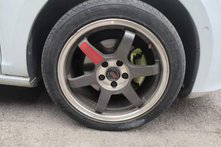 Used Volkswagen Golf 2017 230TSI Automatic Luxury Million-Vehicle Commemorative Edition Right Front Wheel Hub