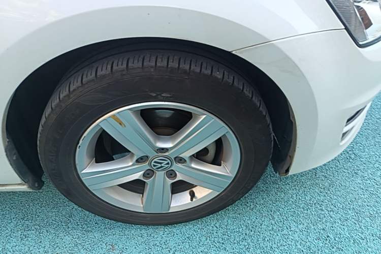 Used Volkswagen Golf 2017 230TSI Automatic Comfort Edition – Celebrating Milestone of One Million Units Right Front Wheel Hub