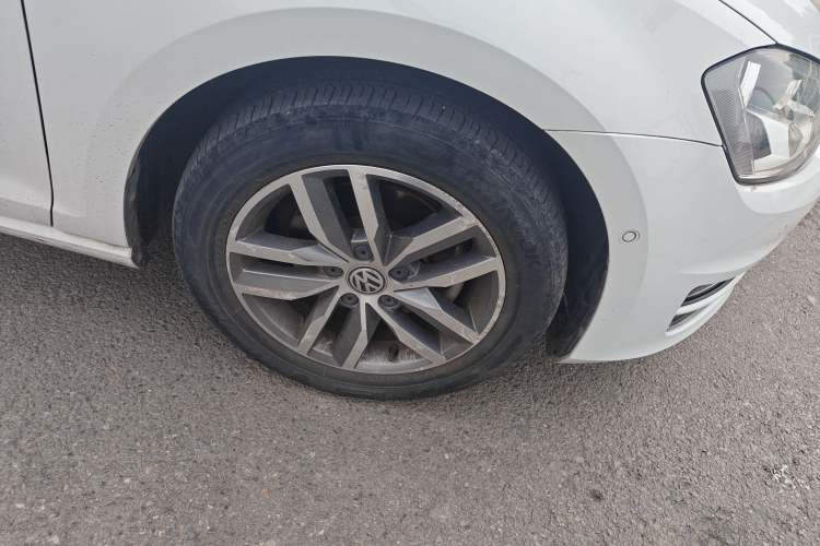 Used Volkswagen Golf 2017 230TSI Automatic Luxury Million-Vehicle Commemorative Edition Right Front Wheel Hub