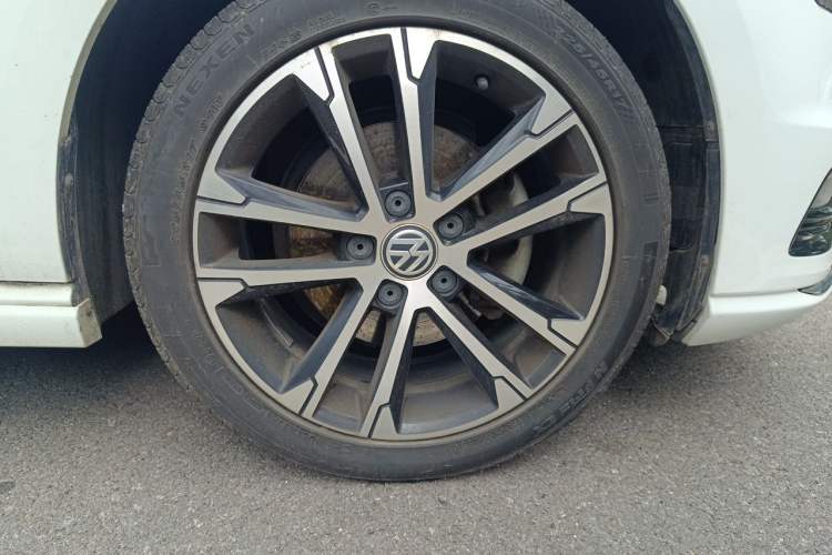 Used Volkswagen Golf 2017 280TSI Automatic R-Line Million-Vehicle Commemorative Edition Right Front Wheel Hub