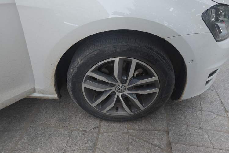 Used Volkswagen Golf 2017 230TSI Automatic Luxury Million-Vehicle Commemorative Edition Right Front Wheel Hub