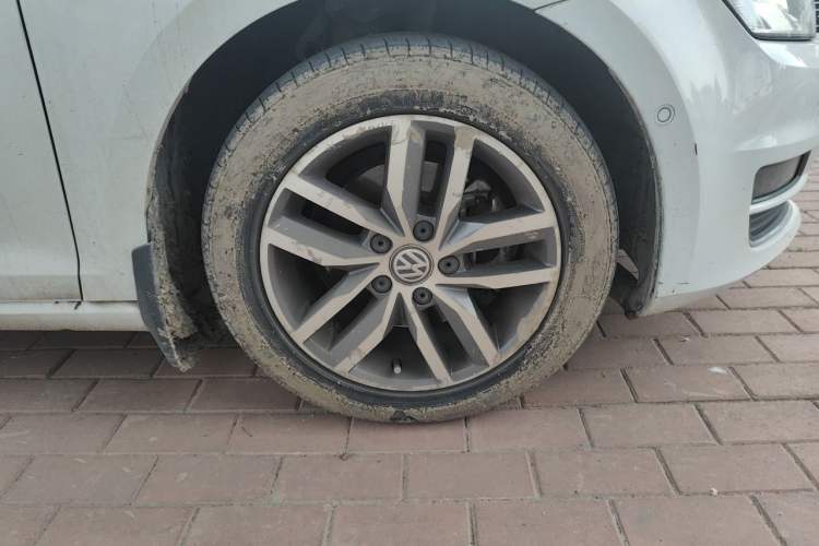 Used Volkswagen Golf 2017 230TSI Automatic Luxury Million-Vehicle Commemorative Edition Right Front Wheel Hub