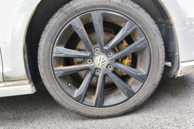 Used Volkswagen Golf 2017 280TSI Automatic R-Line Million-Vehicle Commemorative Edition Right Front Wheel Hub