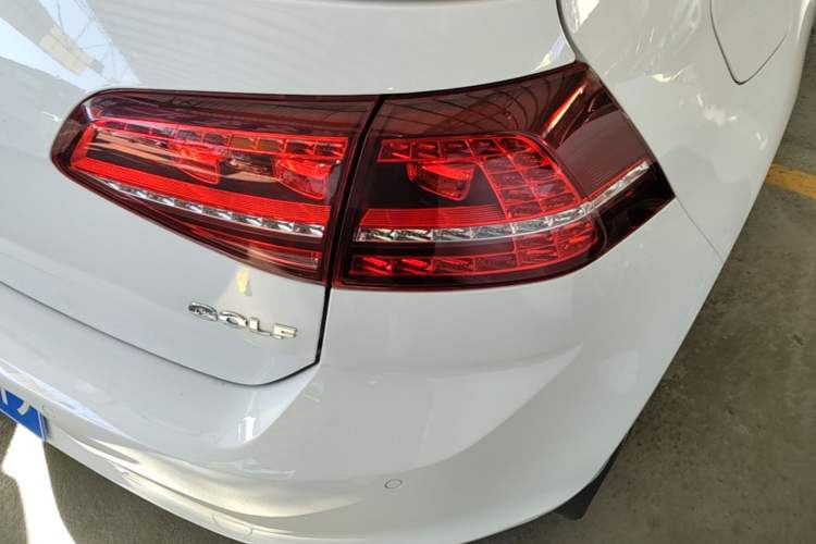 Used Volkswagen Golf 2017 1.6L Automatic Comfort Million-Vehicle Anniversary Edition Right Rear Taillight