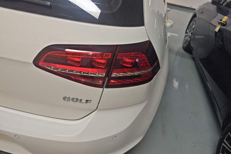 Used Volkswagen Golf 2017 1.6L Automatic Comfort Million-Vehicle Anniversary Edition Right Rear Taillight