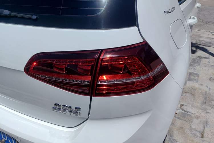 Used Volkswagen Golf 2017 230TSI Automatic Luxury Million-Vehicle Commemorative Edition Right Rear Taillight
