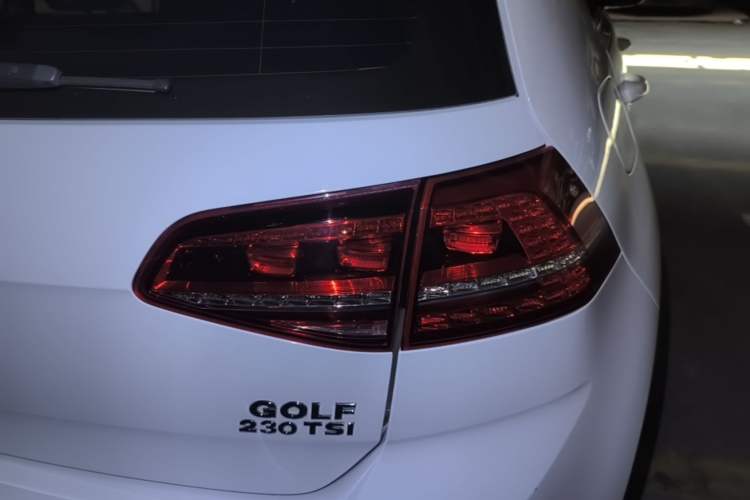 Used Volkswagen Golf 2017 230TSI Automatic Luxury Million-Vehicle Commemorative Edition Right Rear Taillight