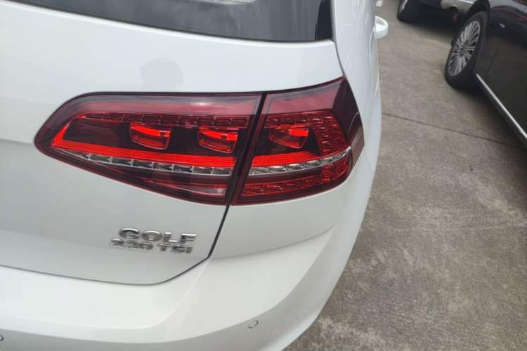 Used Volkswagen Golf 2017 230TSI Automatic Comfort Edition – Celebrating Milestone of One Million Units Right Rear Taillight