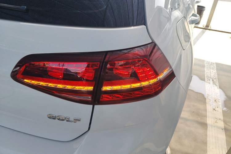 Used Volkswagen Golf 2017 1.6L Automatic Comfort Million-Vehicle Anniversary Edition Right Rear Taillight
