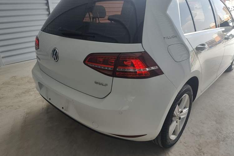 Used Volkswagen Golf 2017 1.6L Automatic Comfort Million-Vehicle Anniversary Edition Right Rear Taillight