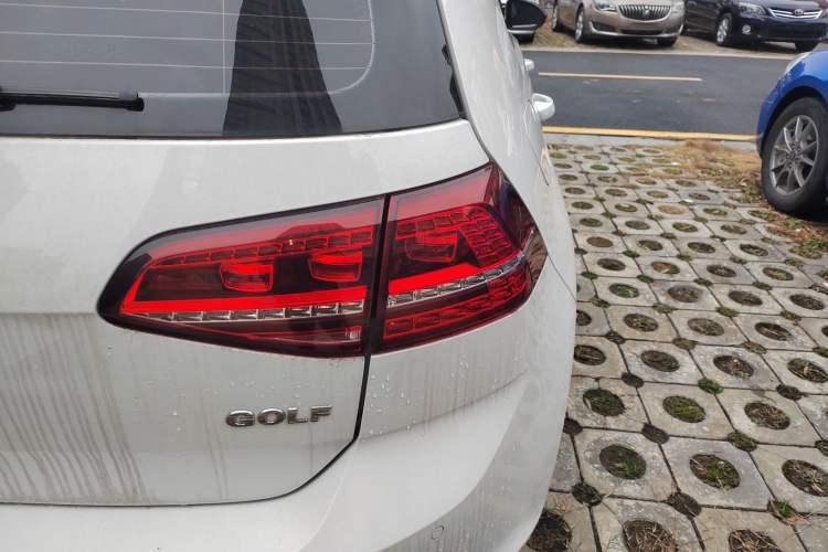 Used Volkswagen Golf 2017 1.6L Automatic Comfort Million-Vehicle Anniversary Edition Right Rear Taillight
