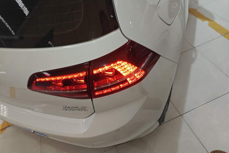 Used Volkswagen Golf 2017 280TSI Automatic R-Line Million-Vehicle Commemorative Edition Right Rear Taillight