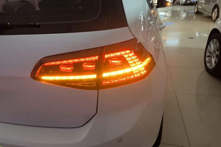 Used Volkswagen Golf 2017 1.6L Automatic Comfort Million-Vehicle Anniversary Edition Right Rear Taillight