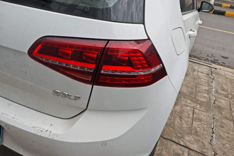 Used Volkswagen Golf 2017 1.6L Automatic Comfort Million-Vehicle Anniversary Edition Right Rear Taillight