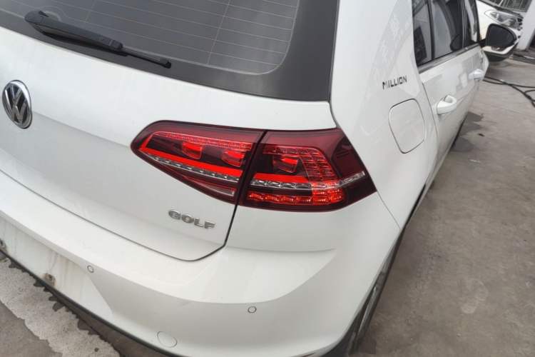 Used Volkswagen Golf 2017 1.6L Automatic Comfort Million-Vehicle Anniversary Edition Right Rear Taillight