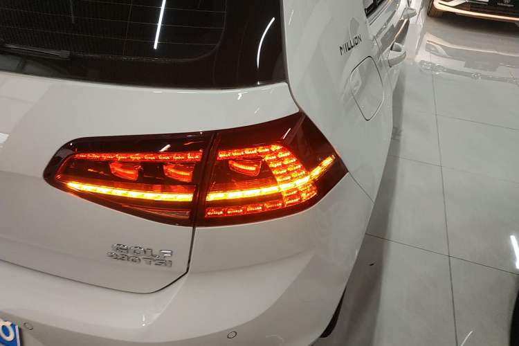 Used Volkswagen Golf 2017 230TSI Automatic Luxury Million-Vehicle Commemorative Edition Right Rear Taillight