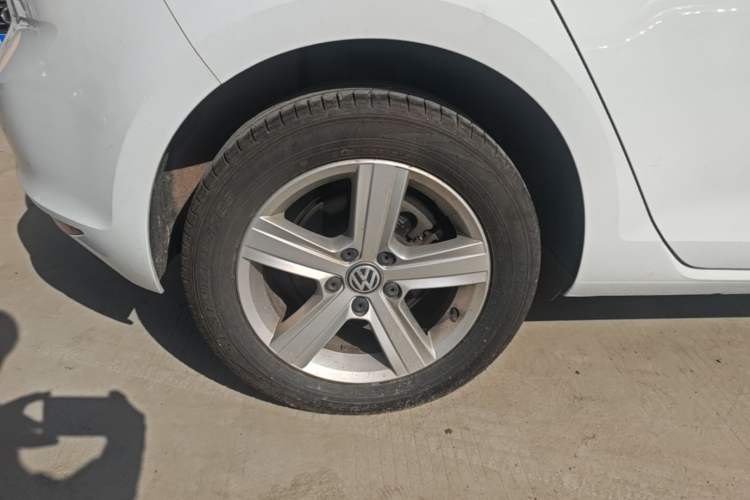 Used Volkswagen Golf 2017 230TSI Automatic Comfort Edition – Celebrating Milestone of One Million Units Right Rear Wheel Hub