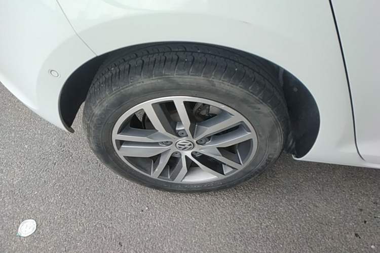 Used Volkswagen Golf 2017 230TSI Automatic Luxury Million-Vehicle Commemorative Edition Right Rear Wheel Hub