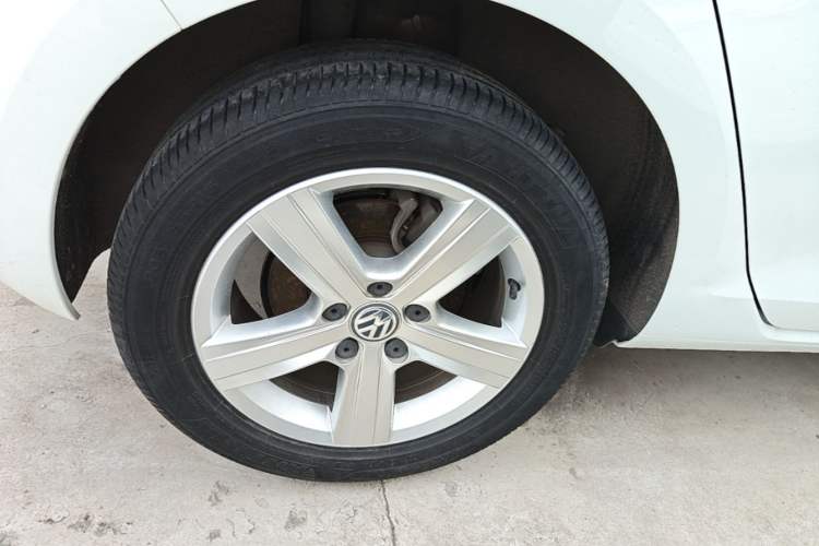Used Volkswagen Golf 2017 230TSI Automatic Comfort Edition – Celebrating Milestone of One Million Units Right Rear Wheel Hub