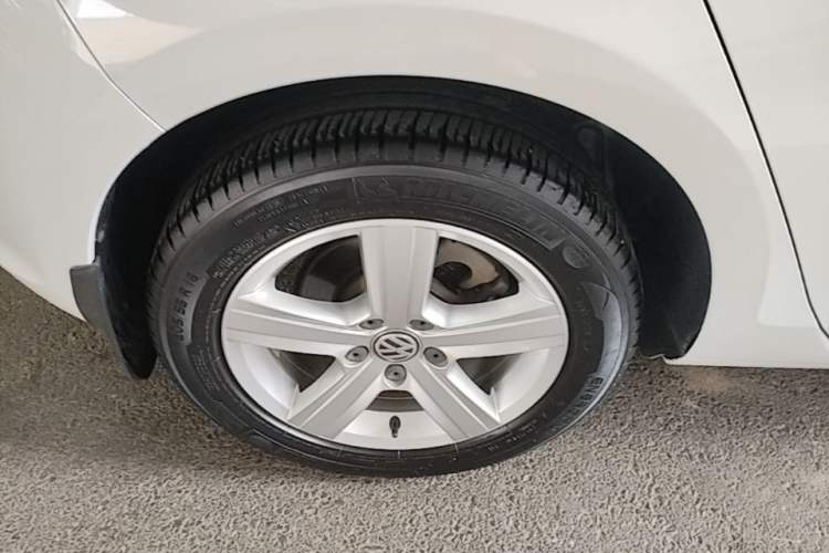 Used Volkswagen Golf 2017 230TSI Automatic Comfort Edition – Celebrating Milestone of One Million Units Right Rear Wheel Hub